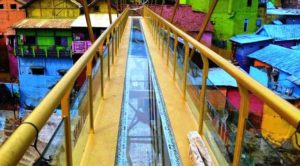 Jembatan Kaca Kampung Warna-warni Malang